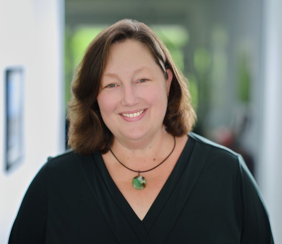 Deirdre Swinden author photo.